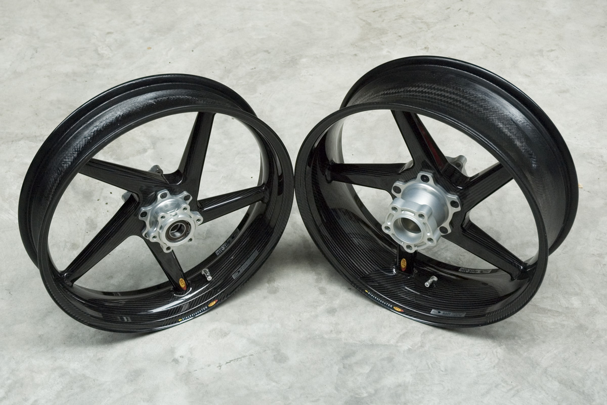 BST carbon fiber rims for the Bottpower cafe racer