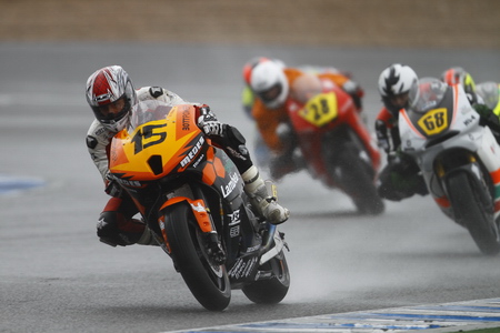David Tirado rueda con la BOTT M210 en Jerez.