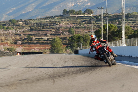 Alex Martinez pilotando la BOTT XR1.