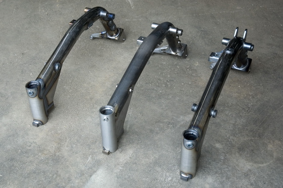 3 chasis de BOTT XR1 en proceso de construcción