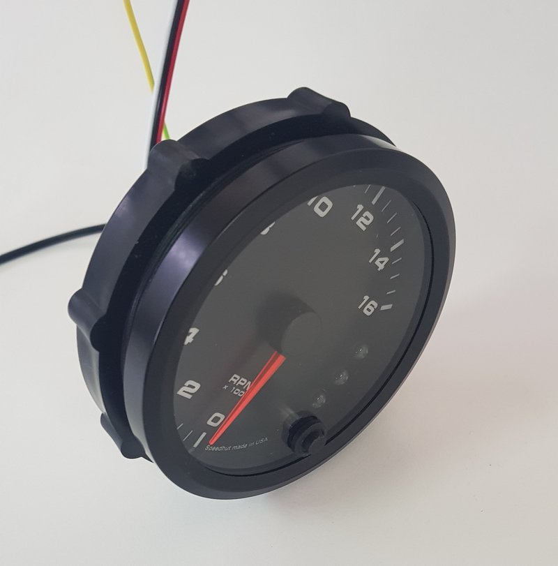 El tacómetro de la BOTT 1000 Morlaco, fabricado por Speedhut