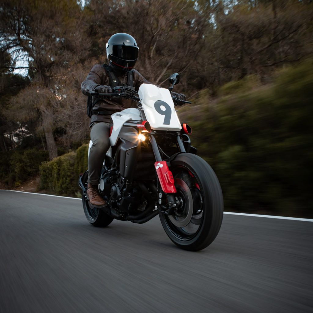 Yamaha MT09 with XR9 Carbona kit